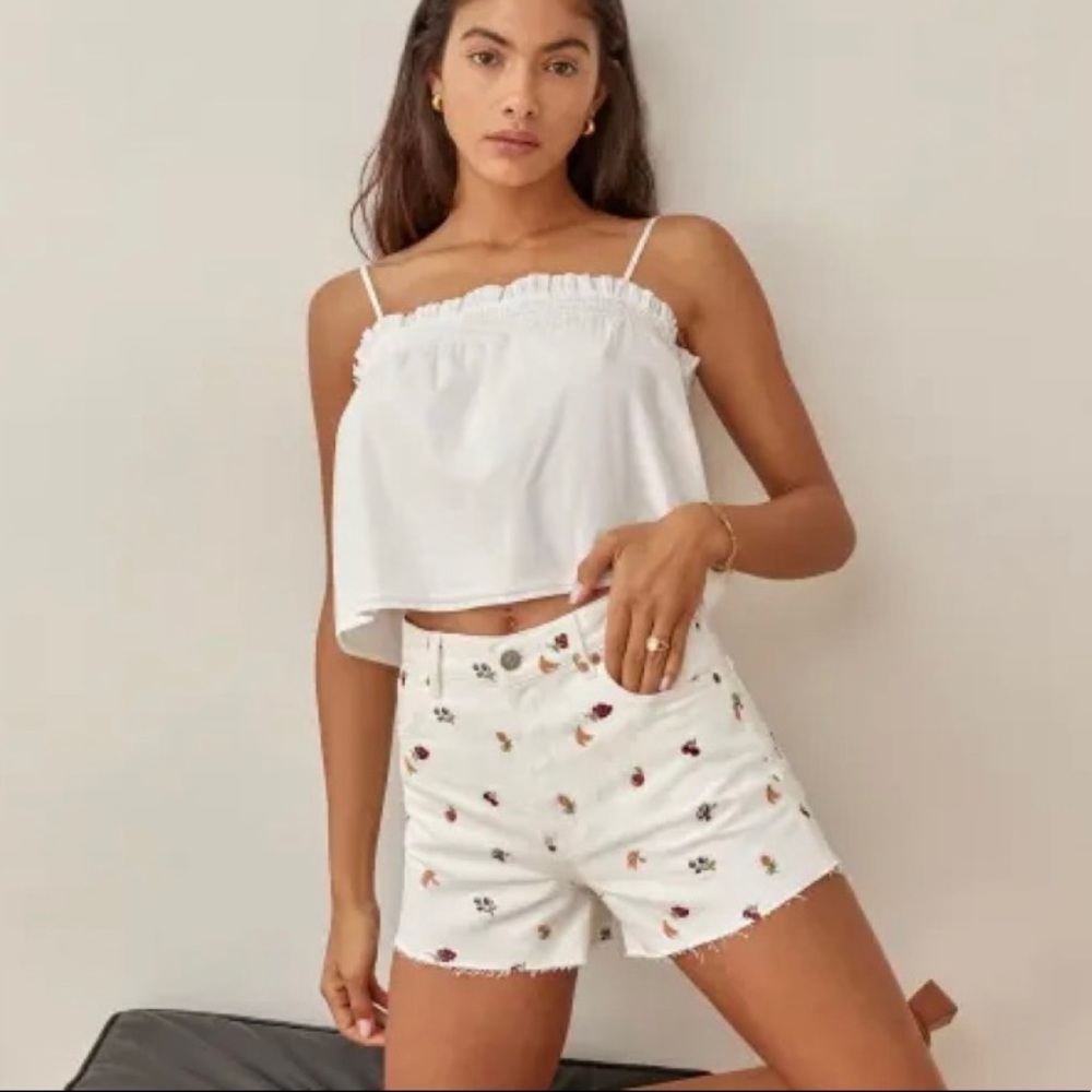 Reformation white jean shorts in Size 25 in perfect condition. Never been worn.